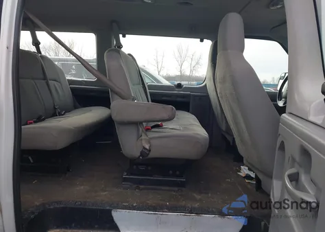 2010 Ford E-350 Super Duty z USA, uszkodzony, nr VIN 1FBSS3BL6ADA52176